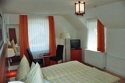 Haus Sonnenglanz, Забронировать Отель Отели Вильдеманн 3 звезды, рядом с 19-Lachter-Stollen Visitor Mine, 3*