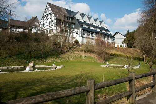 Hotel & Gasthof Hubertushöhe - Ihr Hotel für Urlaub mit Hund, Забронировать Отель Латроп Шмалленберг