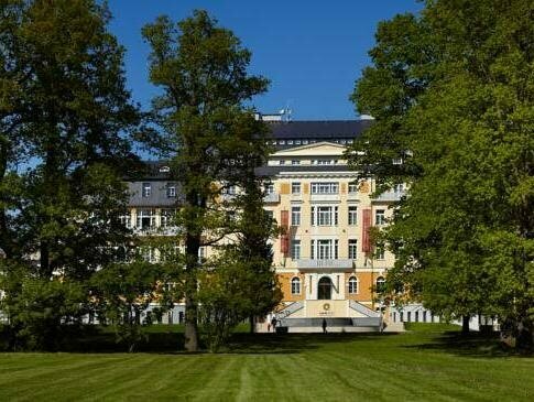 Harvey Spa Hotel, Забронировать Курортный отель Отели Рудных горы с бассейном, Бассейн