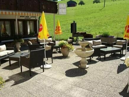 Hotel Alphorn Gstaad GmbH, Забронировать Отель Занен Гштад, рядом с Горнолыжный подъемник Еггли