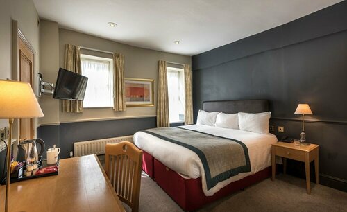 The Swan Hotel, Stafford, Staffordshire - The Coaching Inn Group, Забронировать Отель Отели Стаффорда с парковкой, рядом с Tenpin Ltd, Парковка