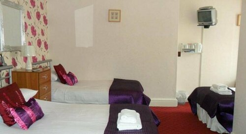 Lyric Private Hotel, Забронировать Отель Блэкпул Ланкашир, рядом с Стадион футбольного клуба «Блэкпул»