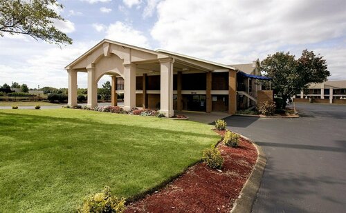 Americas Best Value Inn & Suites in Murfreesboro, Забронировать Мини-отель Отели Теннесси с парковкой, Парковка