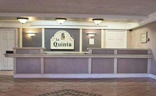 La Quinta Inn by Wyndham Albuquerque Airport, Забронировать Отель Альбукерке Нью-Мексико