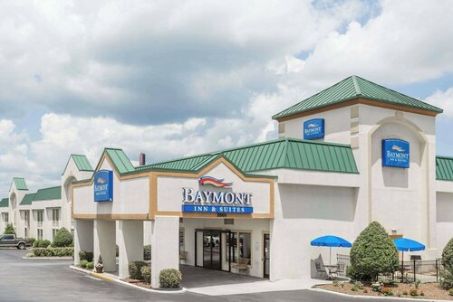 Baymont by Wyndham Greensboro/Coliseum, Забронировать Отель Гринсборо Северная Каролина, рядом с Торговый центр Four Seasons