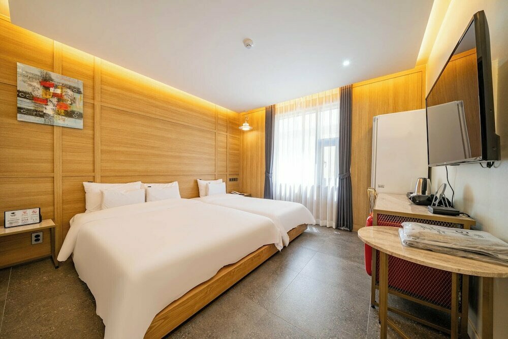 Divine Hotel