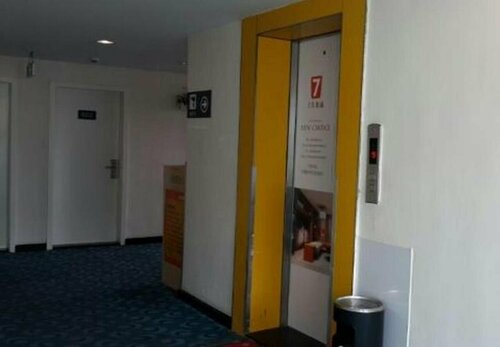 7Days Inn Jiangmen Gangkou Yi Road Fenghuang Shan Bus Station, Rezerwuj Hotel Hotele w Jiangmen z parkingiem, Parking