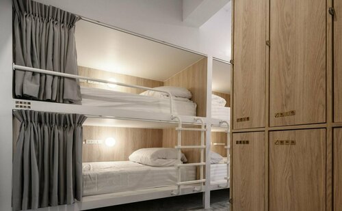 Our Nomad Boutique Hostel, Забронировать Хостел Отели Пхукета Таун с завтраком, рядом с Старый город Пхукета, Завтраки