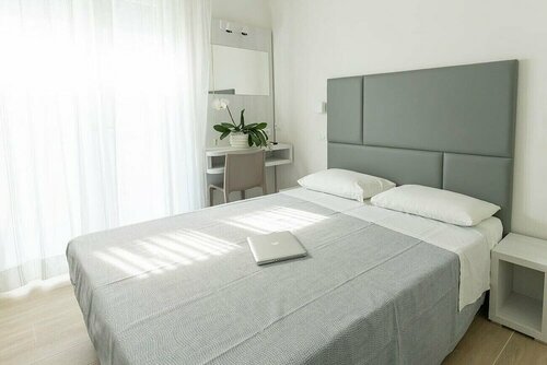 Hotel Eugenio, Забронировать Отель Отели Чезенатико с парковкой, Парковка