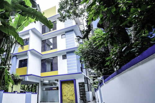 Oyo 15825 Blue Berry Apartments, Забронировать Апартаменты/квартира Отели Гуруваюр с завтраком, Завтраки