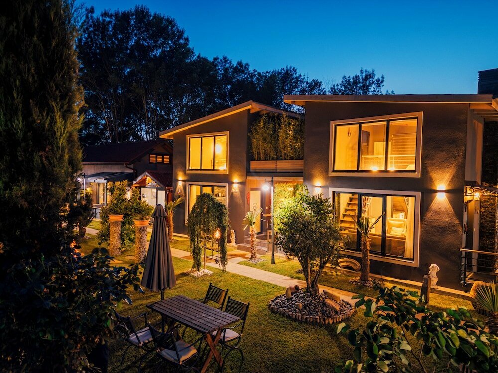 antik river house