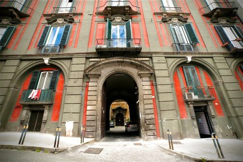 B&B Palazzo Solimena, Забронировать Отель Отели Неаполя с парковкой, рядом с Ospedale degli Incurabili, Парковка