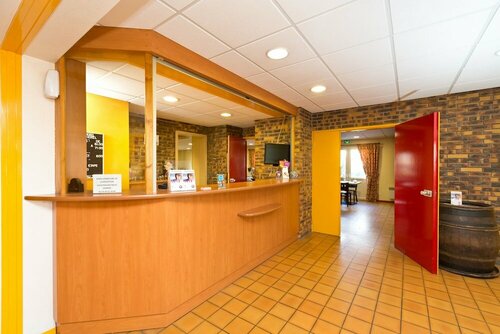 Inter-Hotel PrestHôtel Epinal, Varaa Hotelli Hotellit Lothringen pysäköinnillä, Pysäköinti