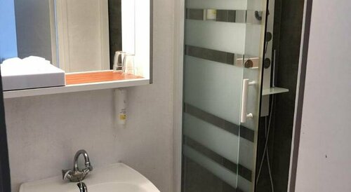 Domaine Des 7 Fontaines, Book Hotel Hoteller i Rhône-Alps med parkering, Parkering