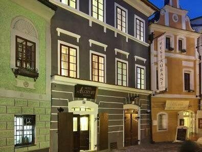 Hotel Edward Kelly, Забронировать Отель Отели Чески-Крумлов с парковкой, рядом с Egon Schiele Art Centrum, Парковка