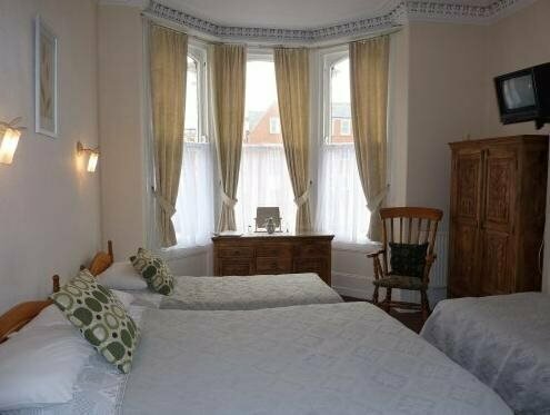 Esplanade Gardens B&B, Забронировать Отель «постель и завтрак» Скарборо Северный Йоркшир, рядом с Театр Стивена Джозефа