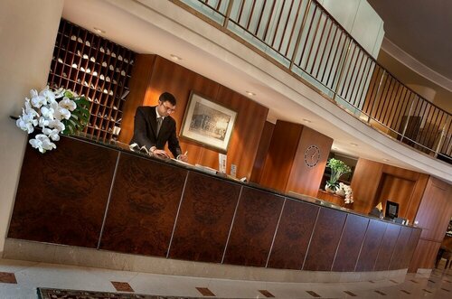 Hotel Cavour, Забронировать Отель Отели Милана с парковкой, рядом с Пинакотека Брера, Парковка