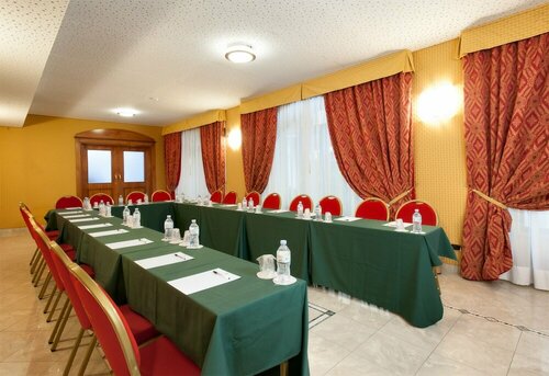 Hotel Marconi, Забронировать Отель Отели Милана с парковкой, рядом с Каяццо, Парковка