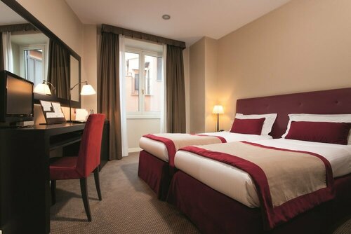 Hotel dei Borgognoni, Забронировать Отель Отели Рима с парковкой, рядом с Римское гетто, Парковка