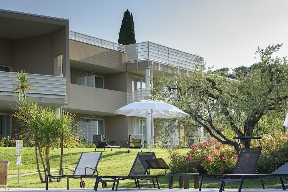 Bella Hotel & Restaurant