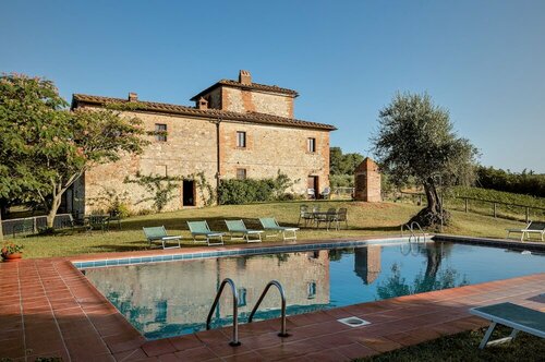 Bossi Di Sopra, Book Hotel Hoteller i Siena Area med parkering, Parkering