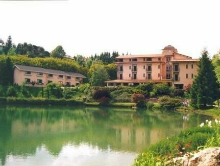 Parco Del Lago, Varaa Hotelli Marche hotellit, joissa on uima-allas, Uima-allas