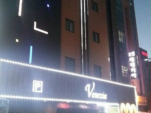 Suwon Venezia, Забронировать Отель Сувон Кёнгидо, рядом с Hyowon Park