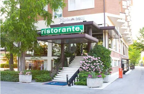 Recina Hotel, Varaa Hotelli Montecassiano Marche