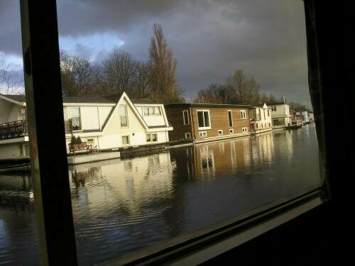 Houseboat under the Mill, Забронировать Отель Амстердам Норд, рядом с Культурно-развлекательный комплекс Вестергасфабрик