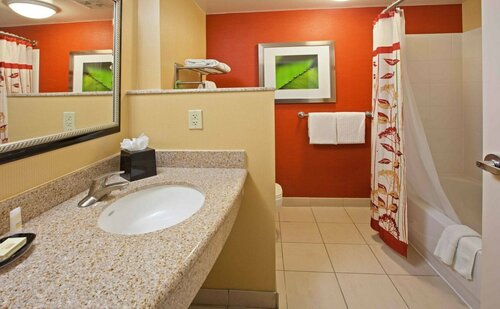 Courtyard Louisville Northeast, Забронировать Отель Луисвилл Louisville Metropolitan Area