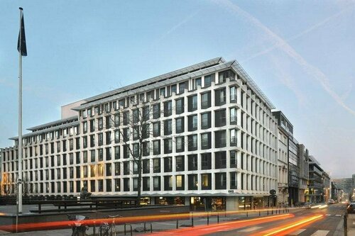 Courtyard by Marriott Brussels EU, Забронировать Отель Отели Брюссельского столичного региона с парковкой, рядом с Малбек/Маэльбеэк, Парковка