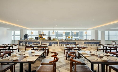 Days Hotel & Suites by Wyndham KL - Chan Sow Lin MRT or LRT, Забронировать Отель Отели Куала-Лумпура с парковкой, рядом с Торговый центр MyTown, Парковка
