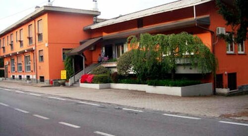 Hotel Ristorante Italia, Забронировать Отель Отели Верджате с парковкой, Парковка