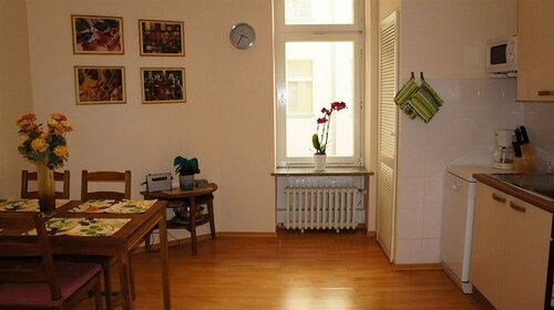 3-Room Apartment Emdener Strasse, Prenota Appartamento Berlino Germania, vicino a Stazione metro Birkenstraße