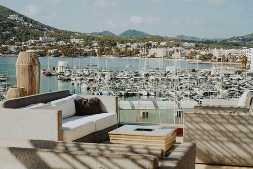Aguas de Ibiza by NCalma Hotels, Забронировать Отель Отели Санта-Эулалия-дель-Рио с парковкой, рядом с Пристань Санта-Эулалии, Парковка