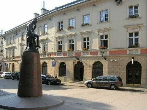 Hotel Polski, Забронировать Отель Отели Кракова с завтраком, рядом с Городские стены Кракова, Завтраки