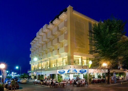 Hotel Trevi, Забронировать Отель Каттолика Побережье Римини, рядом с Аквариум Le Navi