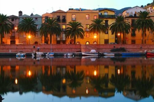 Corte Fiorita Albergo Diffuso, Забронировать Отель Отели в центре Боза, в центре