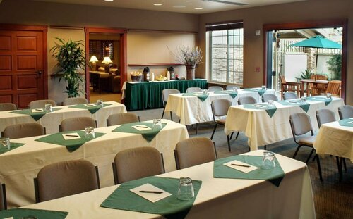 Larkspur Landing Extended Stay Suites South San Francisco, Забронировать Отель Отели Южного Сан-Франциско 3 звезды, рядом с Институт хлебопекарной промышленности Сан-Франциско, 3*