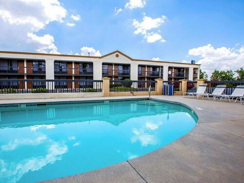 Quality Inn Suwanee I-85, Prenota Hotel Hotel a Georgia con parcheggio, Parcheggio