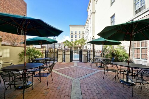 Hampton Inn & Suites Savannah Historic District, Забронировать Отель Отели Саванны 3 звезды, рядом с International F &amp; AM Masons, 3*