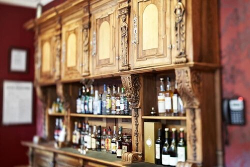 Hôtel & Spa Le Bouclier Dor, Забронировать Курортный отель Отели Страсбурга с парковкой, рядом с Церковь Св. Мадлен, Парковка