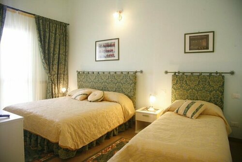 B&B Cindy, Book Bed and Breakfast Hoteller i Cascina med parkering, Parkering