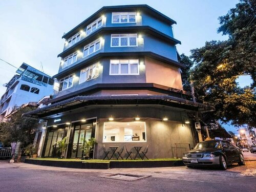 OH Hostels - Bangkok, Забронировать Хостел Отели Бангкока с парковкой, рядом с Храм Ват Ратчанатдарам Воравихан, Парковка