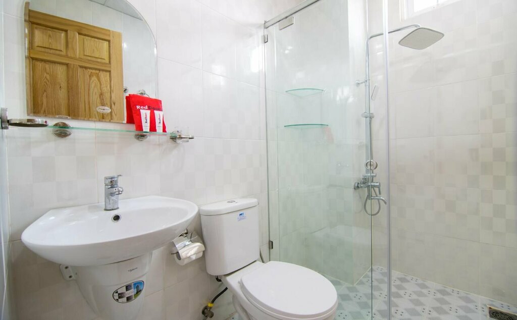 RedDoorz Plus near Nguyen Hue Walking Street