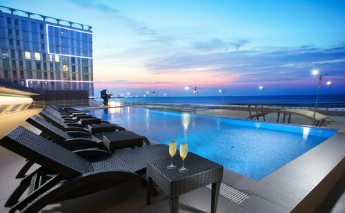 Hotel Whistlelark Jeju, Забронировать Отель Отели Чеджу с парковкой, рядом с Black Pork Street, Парковка