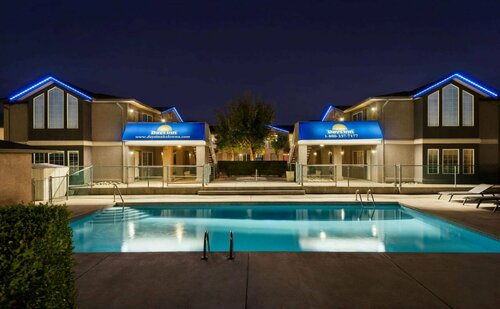 Days Inn Kelowna, Book Hotel Hoteller i Britisk Columbia med pool, Swimmingpool