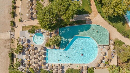 Ninos Grand Beach Hotel & Resort, Rezervasyon Tatil Köyü Kastrosikiá 