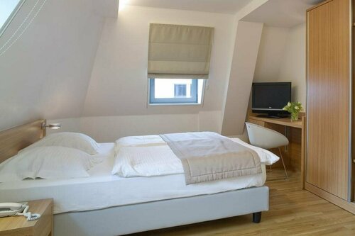 Hotel Simoncini, Забронировать Отель Отели Люксембурга с парковкой, рядом с Cercle Municipal Luxembourg, Парковка