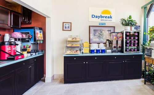 Days Inn by Wyndham Hendersonville, Забронировать Отель Хендерсонвилл Северная Каролина